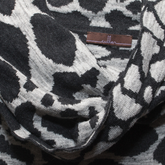 Cullen Giraffe Animal Print Sweatshirt Size Medium - Picture 5 of 6